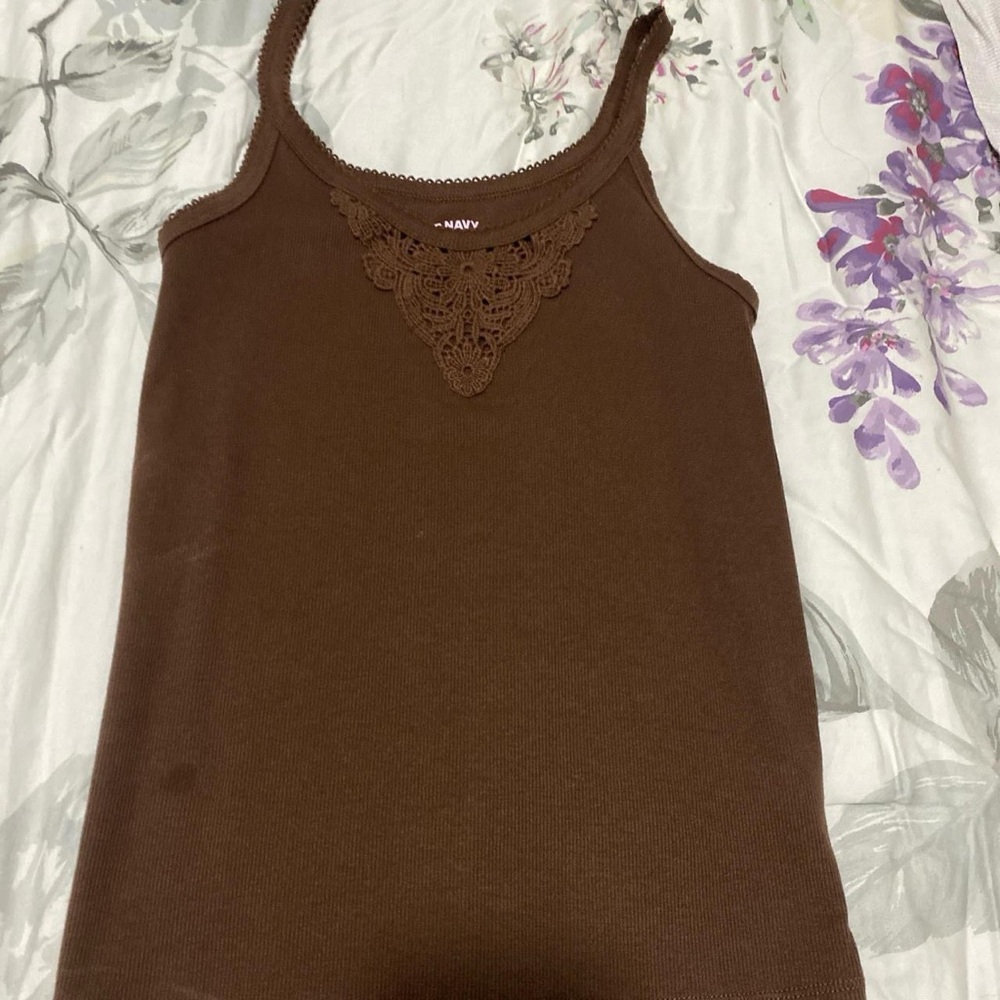 brown tank top